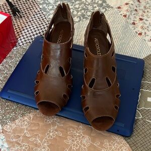 Well taken care of Aerosoles size 8 brown 2.5 inch sandal.
